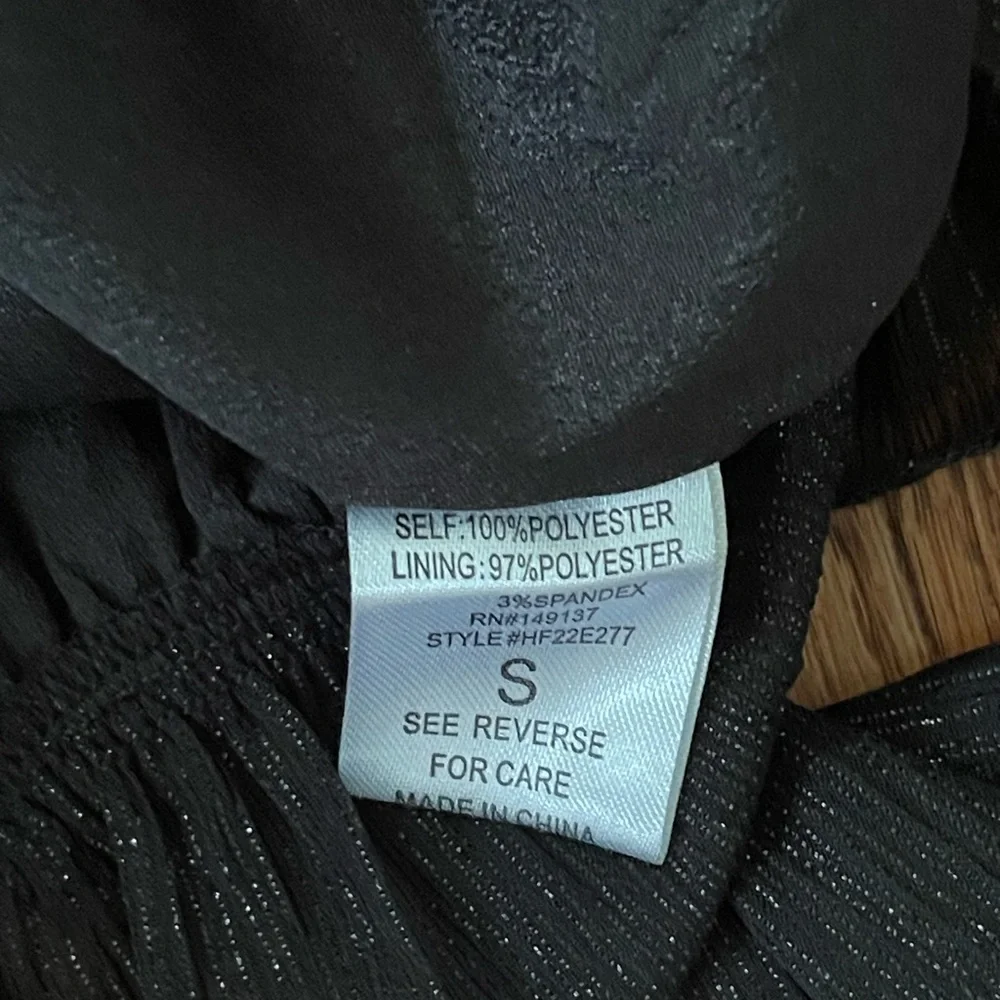 NWOT Black Sparkle Long Sleeve On-Off-Shoulder Crop Top. Small.🖤 - Picture 5 of 13